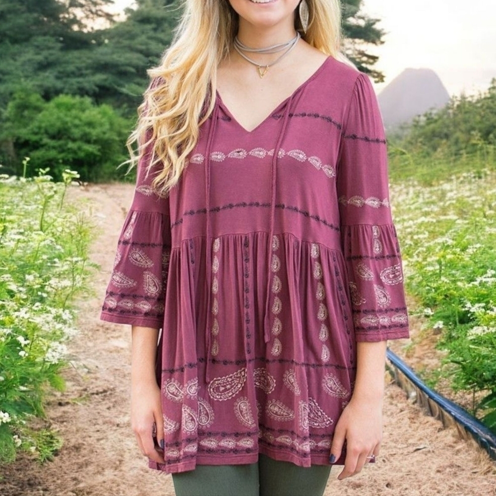 POL Oversized Embroidered Paisley Bell Sleeve Flowy Tunic Top Size Small